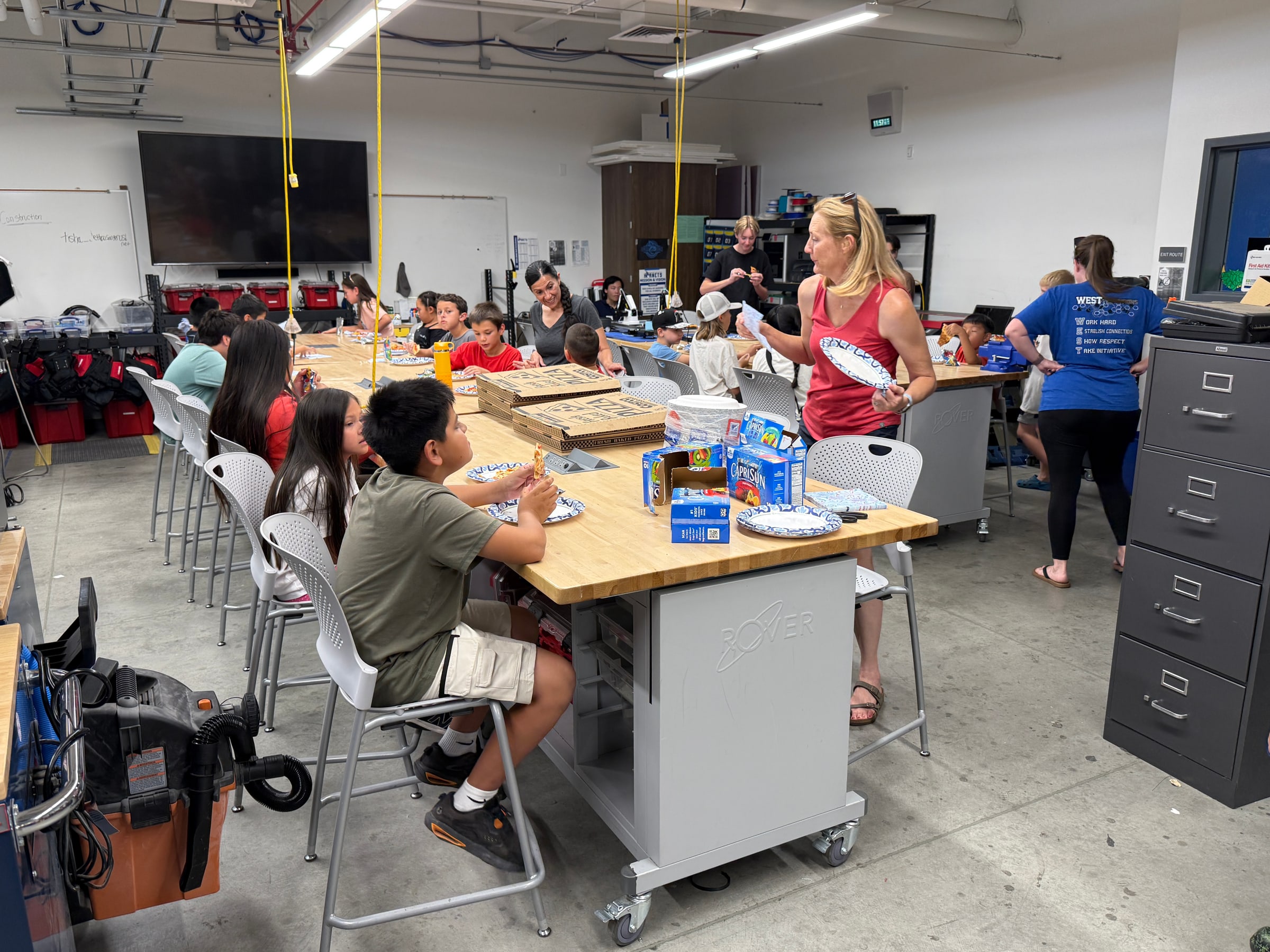 Students eating pizza during parent pickup